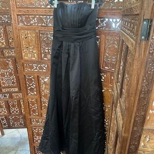 David’s Bridal Bridesmaids Black Sleeveless Gown